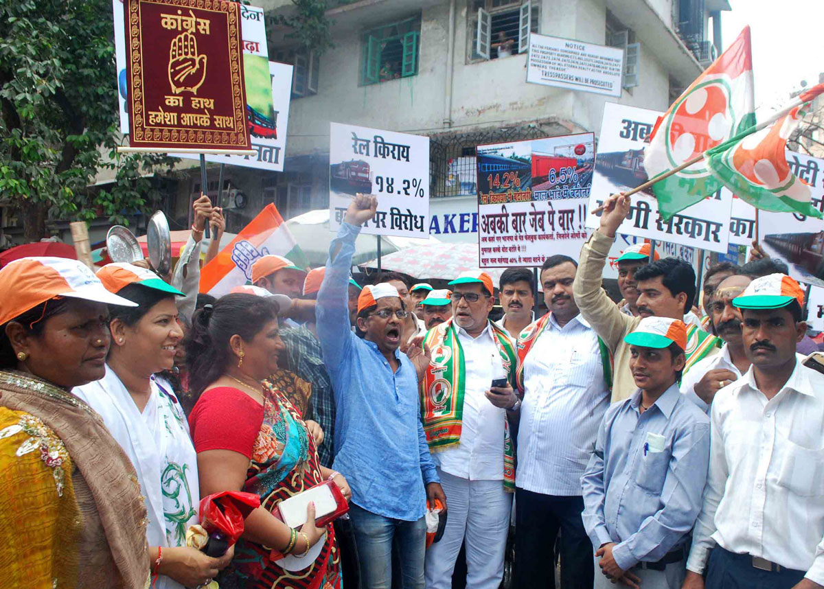 Kalina Assembly MLA Kripashankar Singh with Youth Congress Team Protest Against Railway Fare Hike at Santacruz.