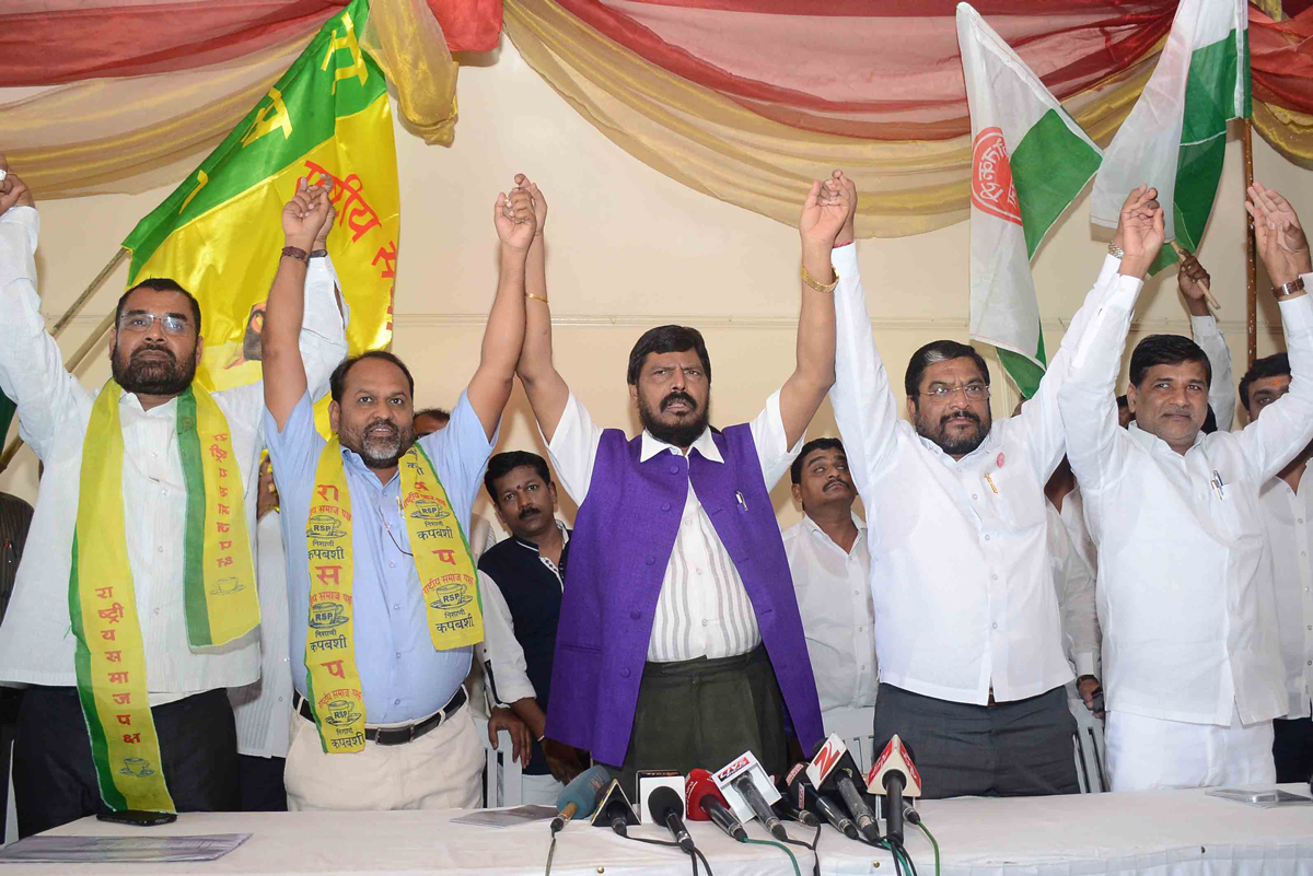 Ramdas Athawale,Raju Shetty,Mahadeo Jankar,Vinayak Mete Meeting & Joint Press Conference at MIG Club Bandra.