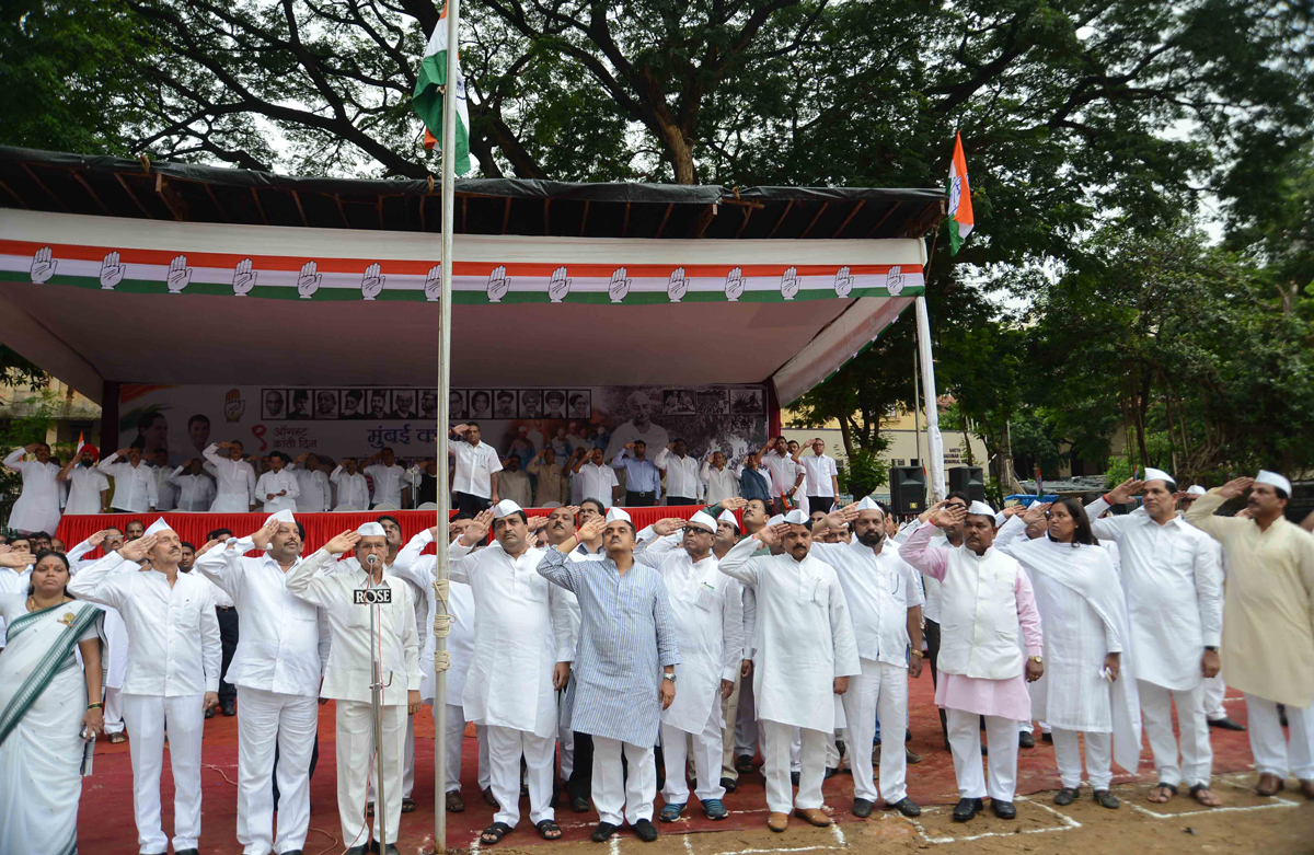 Congress Leader's Homage to Krantiveer's on Occasion of Kranti Din at August Kranti Maidan Gawalia Tank.
