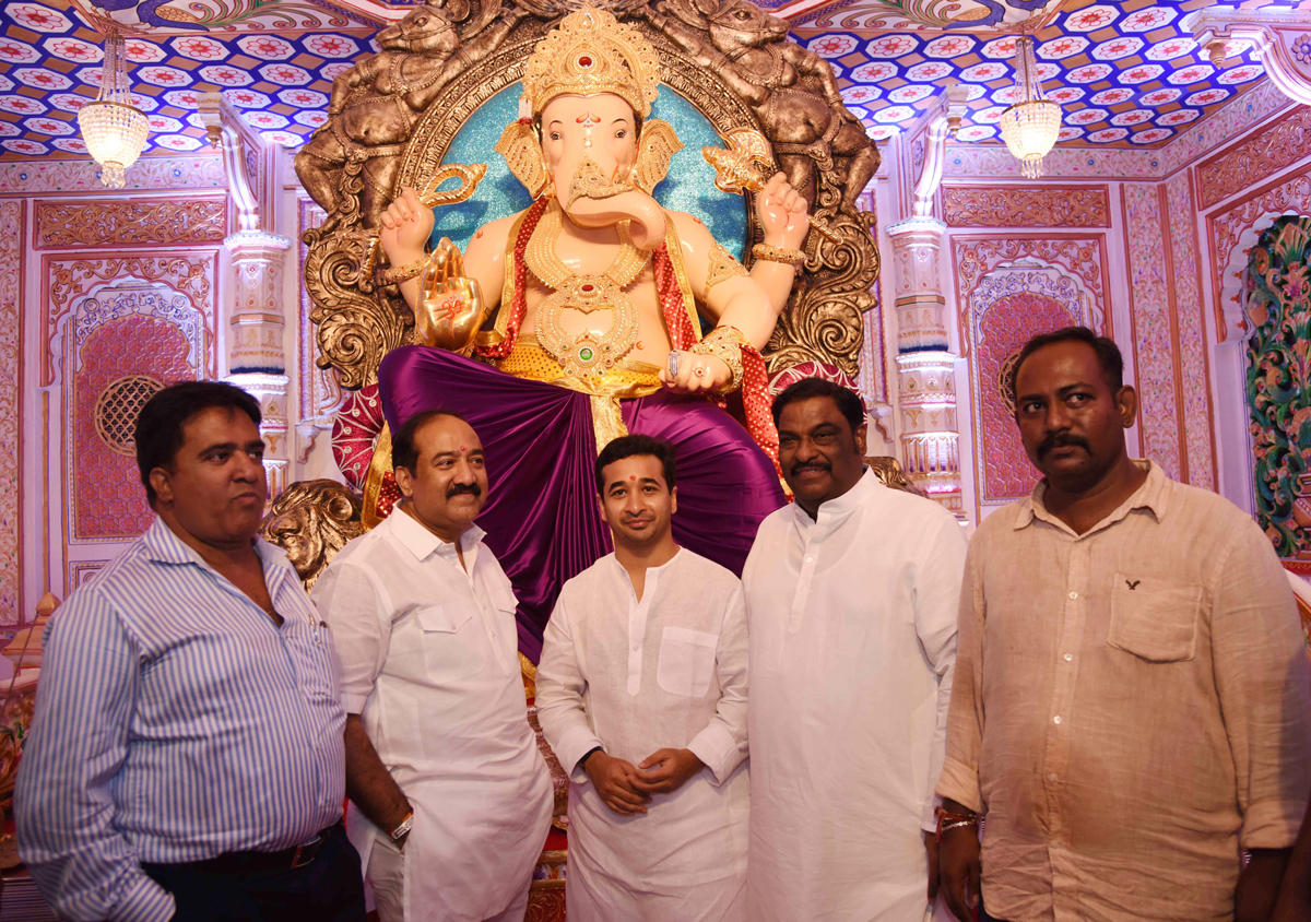 Swabhimaan Sanghatana President & MLA Nitesh Narayanrao Rane for Ganesh Darshan at "Fort cha Raja Ganesh Mandal".