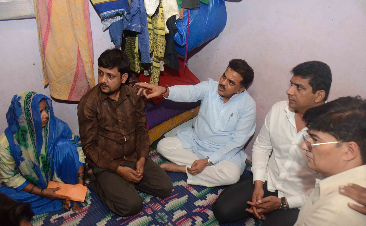 Mumbai Congress President Sanjay Nirupam Visit Mankhurd Gavandi.