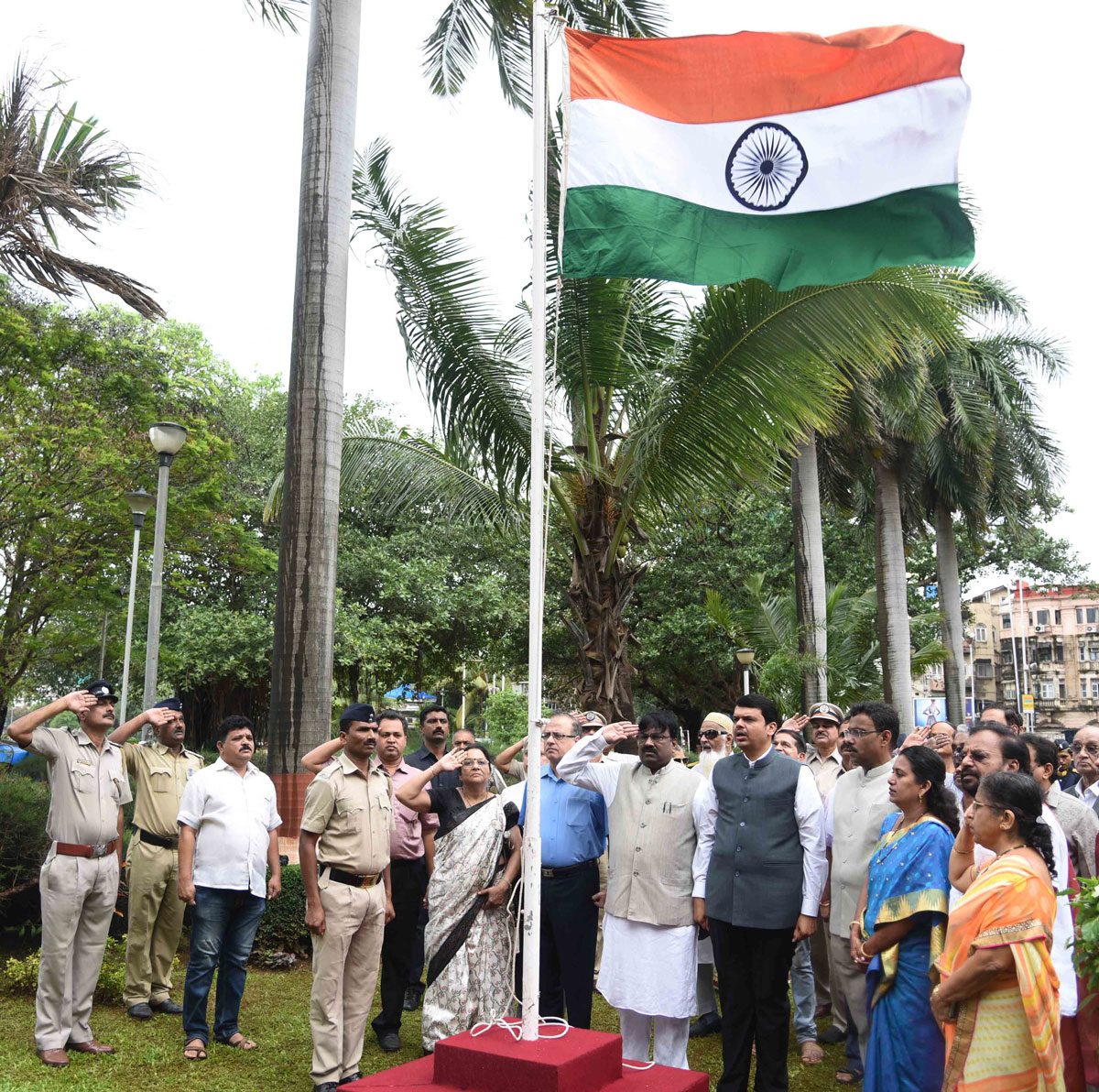 Chief Minister Devendra Fadnavis Pay Tribute to Lokmanya Tilak on his Death Anniversary at Girgaon Chowpatty.