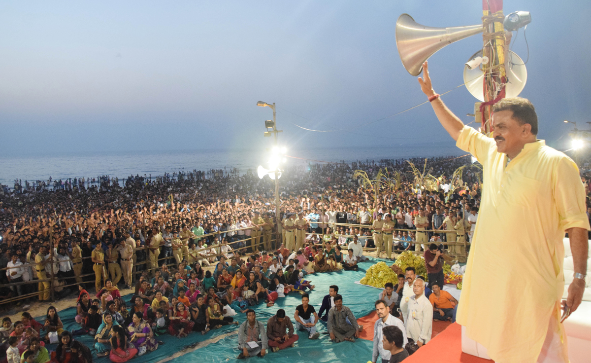 Chath Puja by MRCC President Sanjay Nirupam & Bihari Front at Juhu Chowpatty.