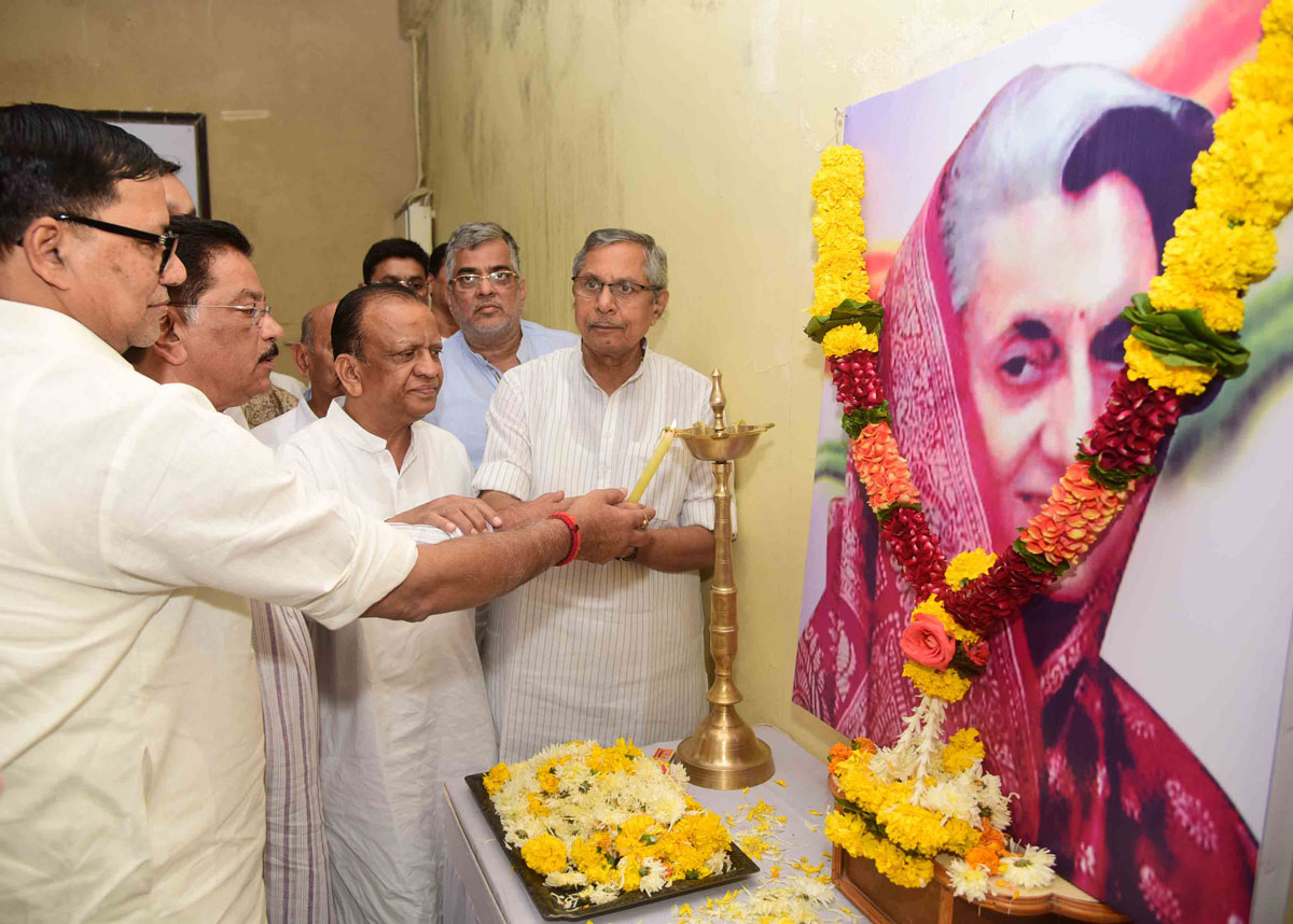 MPCC & MRCC Paying Tribute to Iron Lady of India & First Women Prime Minister of India Bharat Ratna Priyadarshani Indira Gandhi on her Birth Cenetary Year in Mumbai.