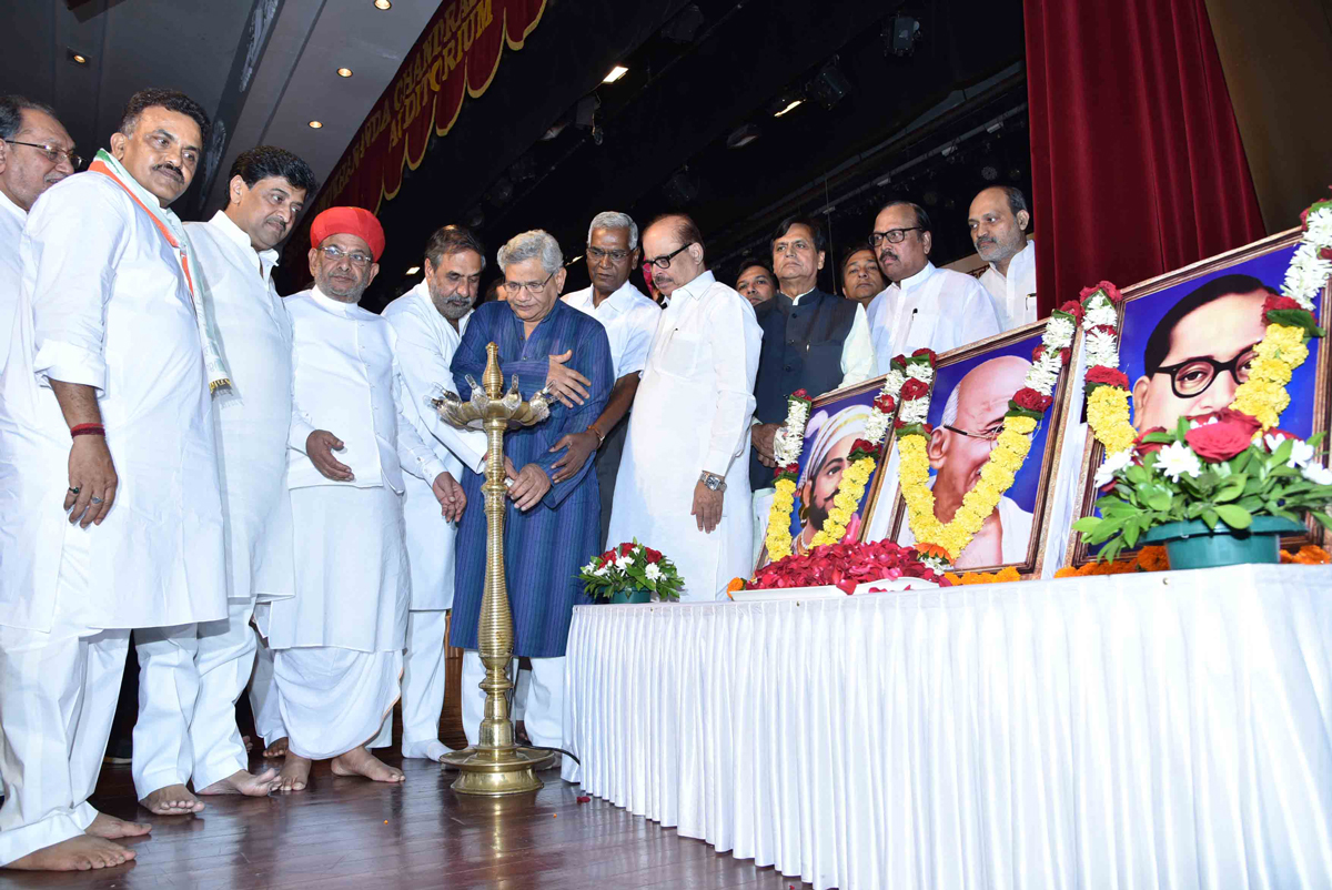 All Opposition Political Party Leaders during 'Sanjhi Virasat Bachao Sammelan' at Shanmukhanand Hall.
