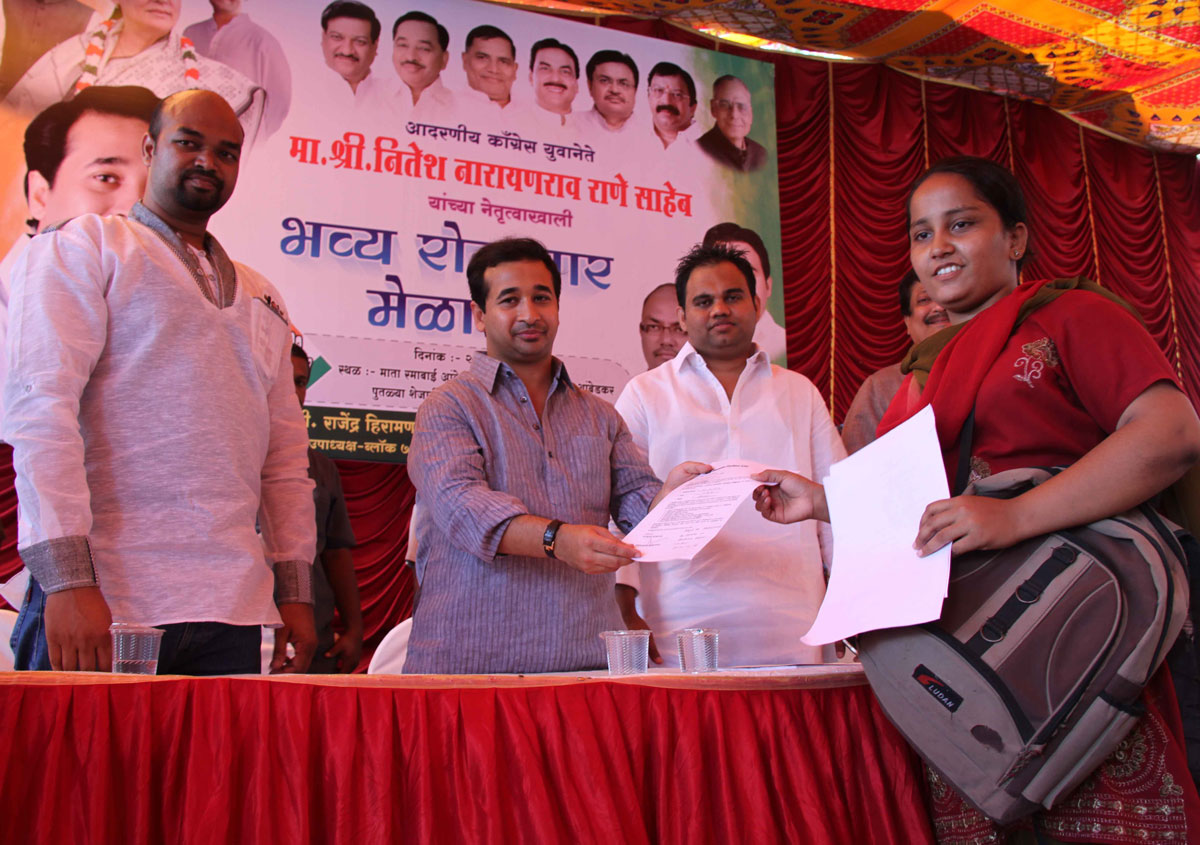 YUVA CONGRESS LEADER & SWABHIMAAN SANGHATANA PRESIDENT NITESH RANE IN JOB FAIR GHATKOPAR.