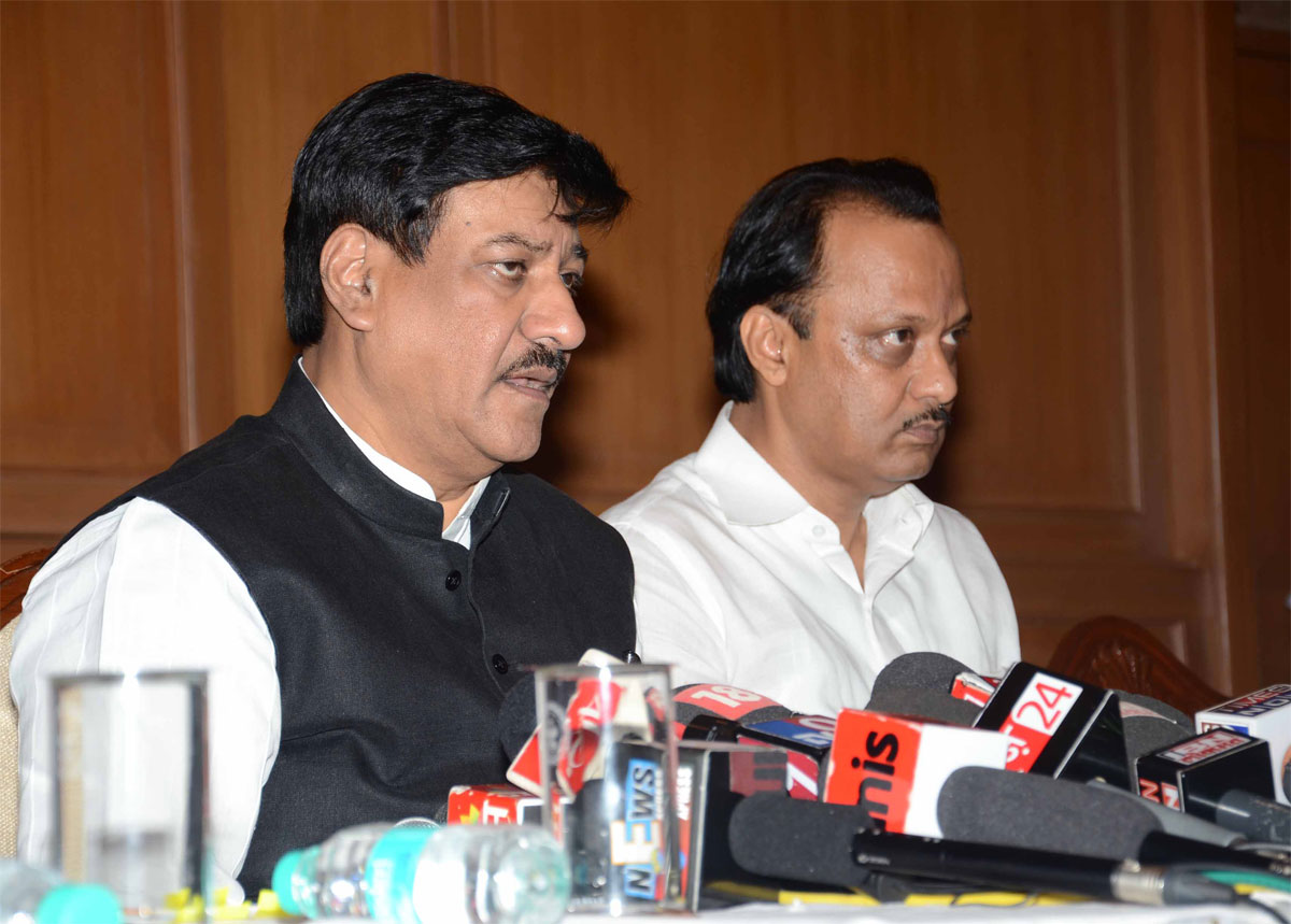 CHIEF MINISTER PRITHVIRAJ CHAVAN & DY CHIEF MINISTER AJIT DADA PAWAR IN PRESS CONFERENCE AT SAYHADRI GUEST HOUSE.