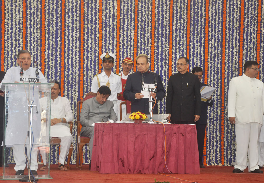CABINET  MINISTER RAJENDRA  DARDA TOOK OATH AT RAJBHAVAN MUMBAI .