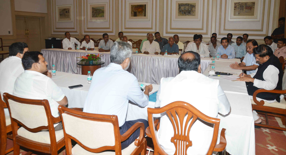 CHIEF MINISTER PRITHVIRAJ CHAVAN, MINISTER NARAYANRAO RANE & YUVA LEADER NITESH RANE AT SAHYADRI GUEST HOUSE.