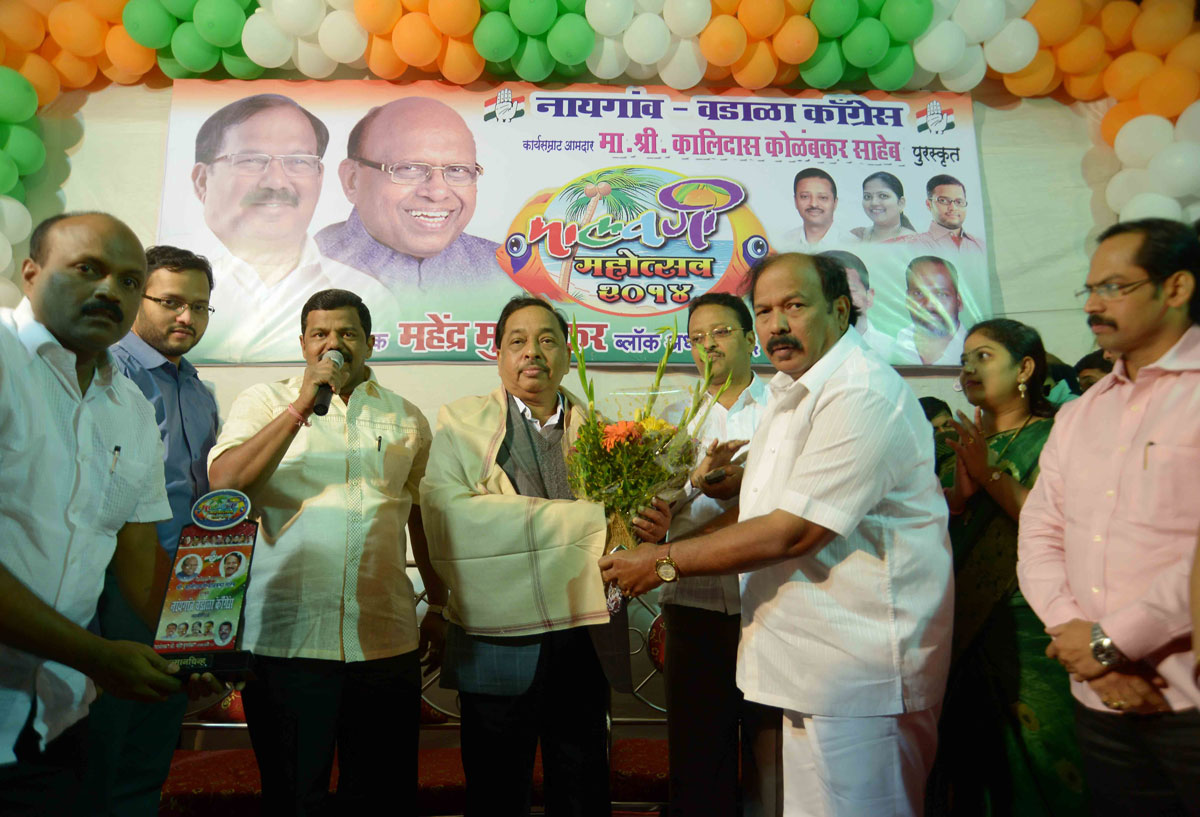 Minister Narayanrao Rane visited Malvani Festival at Dadar Naigaon.