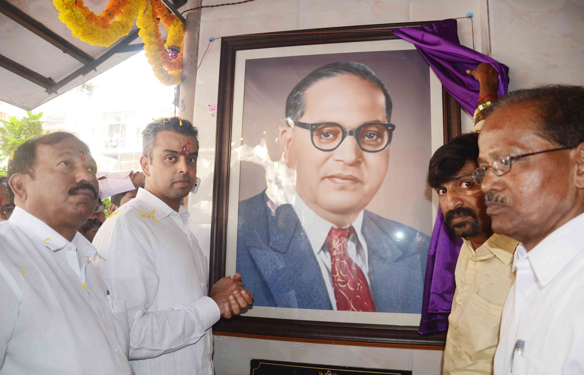Union Minister of state & MP.Milind Deora Inaugurates the completed work by his MP LAD Funds in South Mumbai.