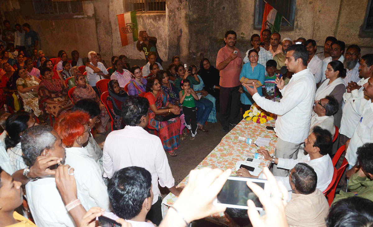 Union Minister Of State & South Mumbai MP Milind Deora In Word No-210 Congress Worker's Meeting at JairajBhai Lane Mumbai Center.