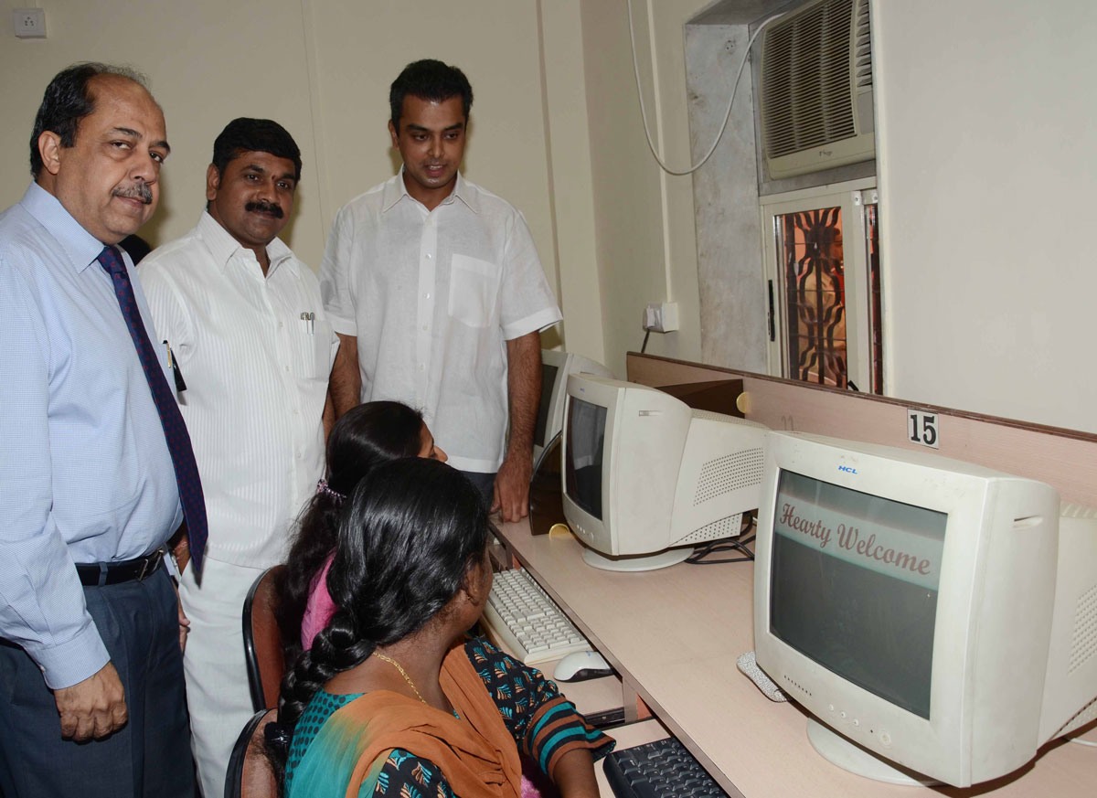 UNION STATE MINISTER MILIND DEORA & STATE MINISTER SACHIN BHAU AHIR AT WORLI BDD CHAWL.