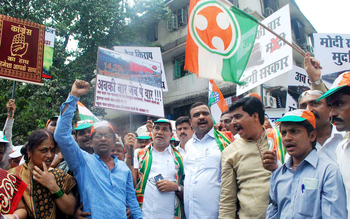 Kalina Assembly MLA Kripashankar Singh with Youth Congress Team Protest Against Railway Fare Hike at Santacruz.
