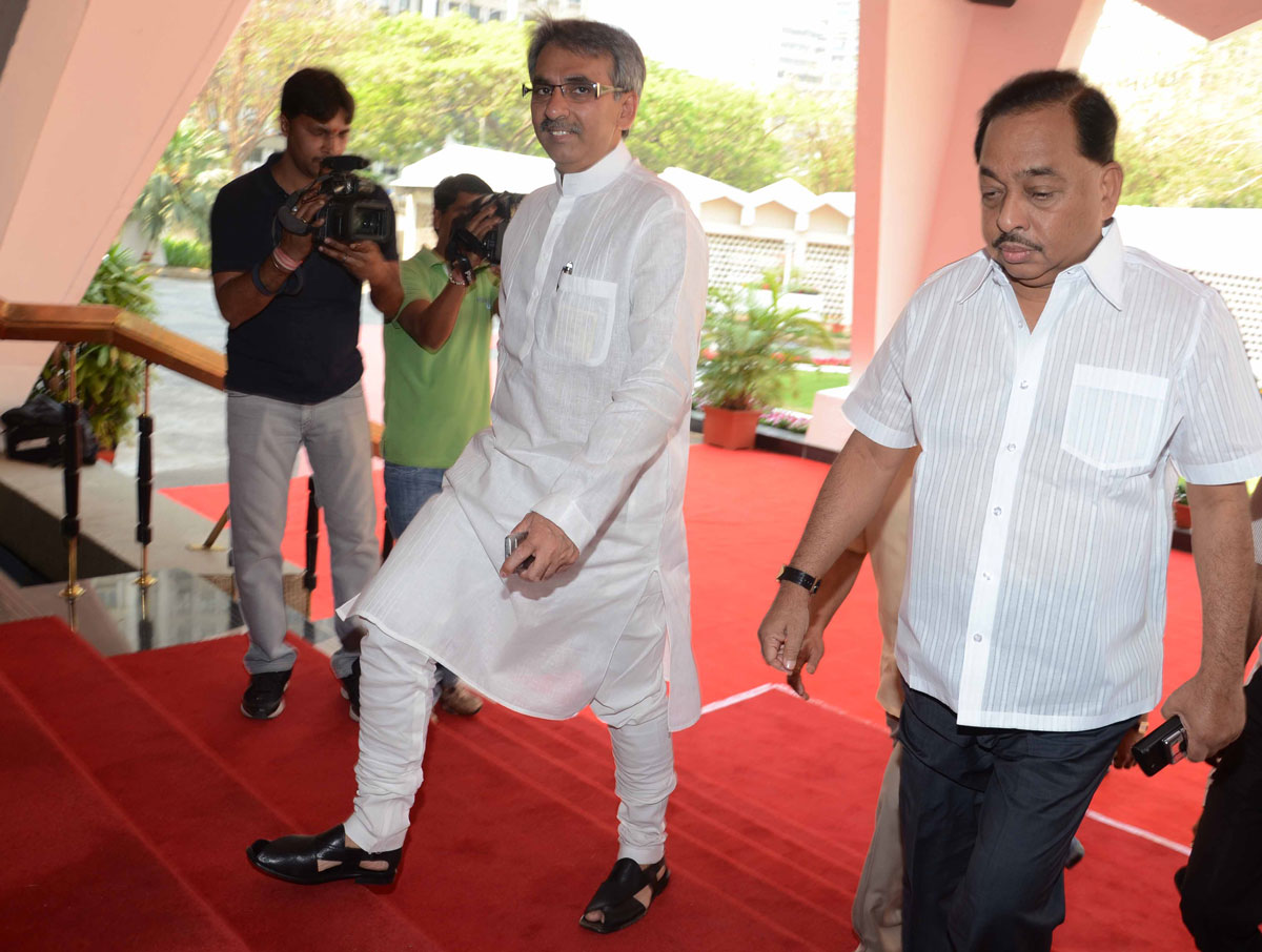 MINISTER NARAYANRAO RANE & MLA AMIN PATEL AT BUDGET SESSION IN VIDHAN BHAVAN MUMBAI.