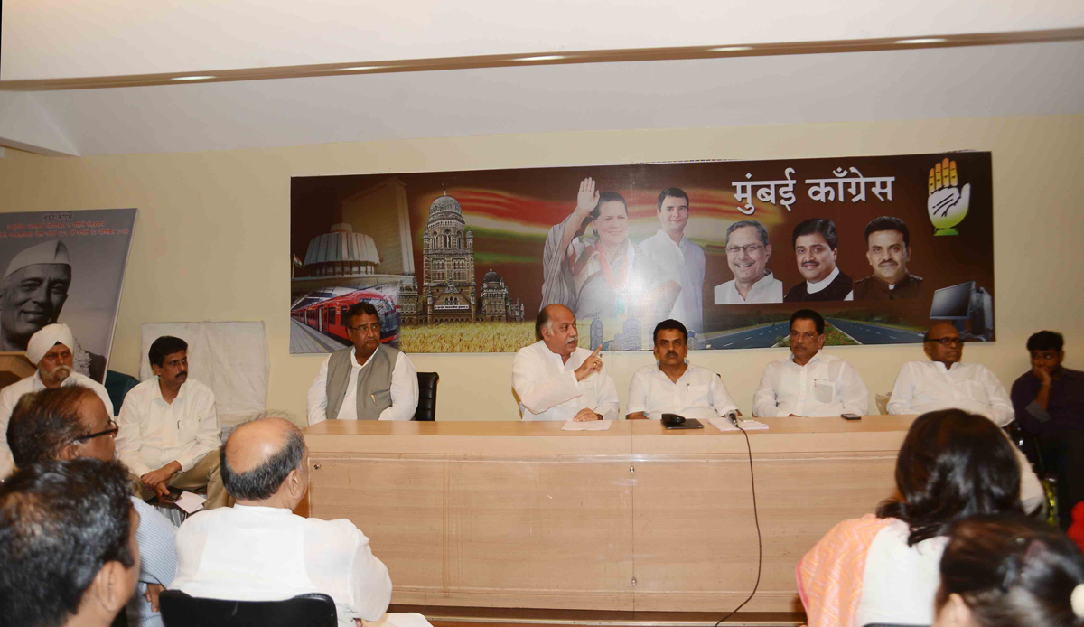 MRCC President Sanjay Nirupam & AICC Gen.Secretary Gurudas Kamat During Block Congress Worker's Meeting at Rajiv gandhi Bhavan Azad Maidan.