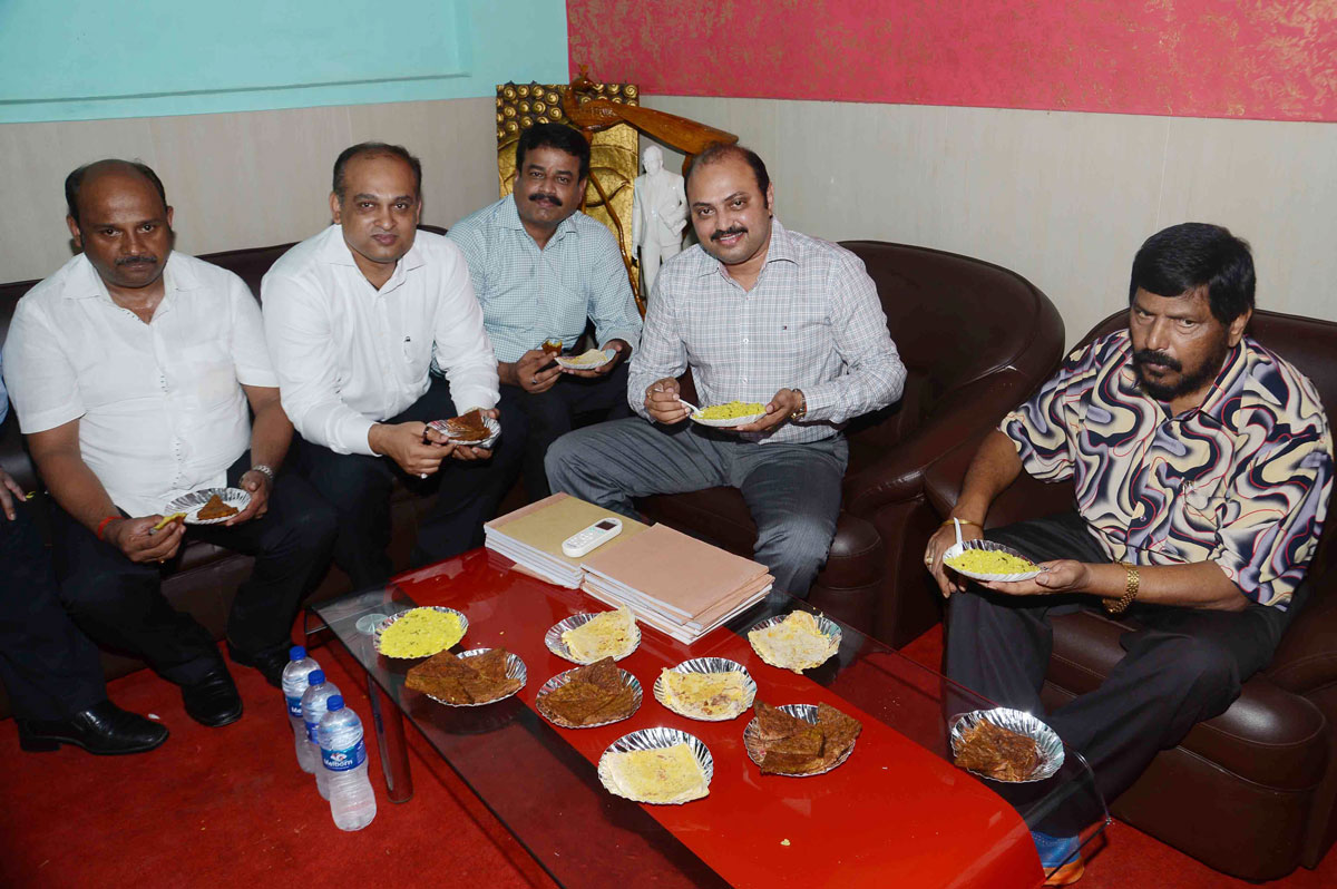 RPI Leader Ramdas Athawale Meeting with Indian Hotel & Restaurant Association (AAHAR) President Adarsh Shetty at Savidhan Bunglow Bandra.