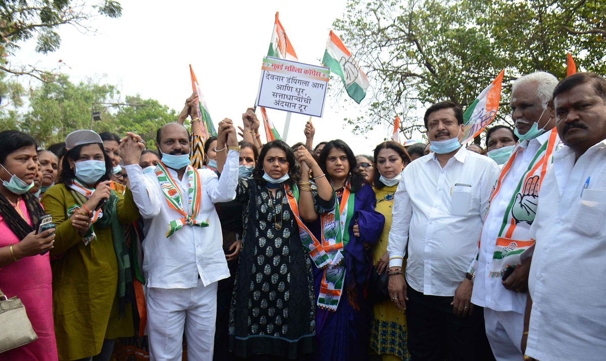 Mumbai Mahila Congress"Peace Protest March" with Mask against BJP Shivsena Govt.on Issue of Fire at Deonar Dumping Ground.