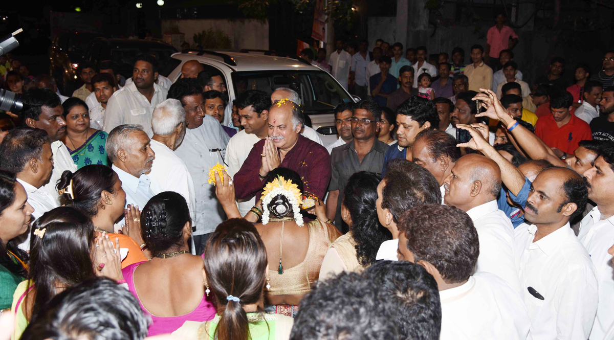 Former MP,AICC Gen.Sec.Member CWC Gurudas Kamat for Free Note Book Distribution at Malad,Youth Convention & Office opening at Andheri.