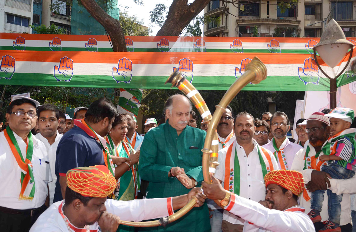 Former MP & Former Union Minister Gurudas Kamat Inaugurates Candidates Election OffIce in North-West Assembly Mumbai.