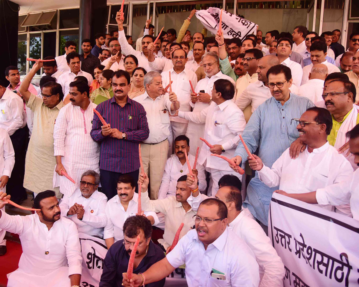 #Budget Session: Ruling Party & Opposition Party Leaders on Budget Day at Vidhan Bhavan Mumbai.