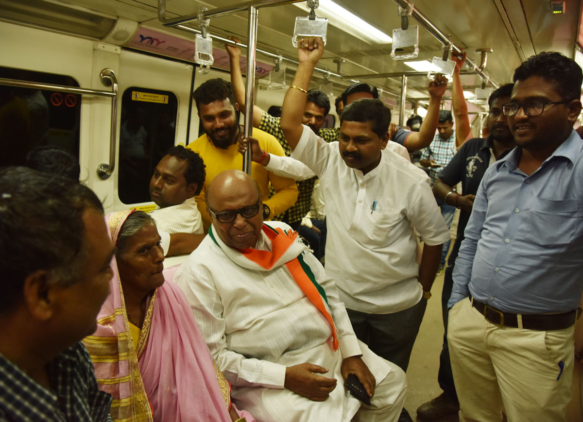 Mumbai South Central Congress LS Candidate Eknathrao Gaikwad Travelled by Monorail from Wadala Depot to Jacob Circle