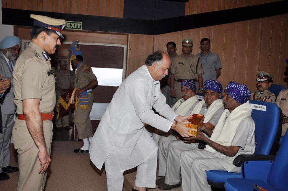 CENTRAL RESERVE POLICE FORCE VALOUR DAY ON OCCASION UNION MINSTER OF STATE HOME & TELE COMMUNICATIONS AND IT SHRI.GURUDAS KAMAT.