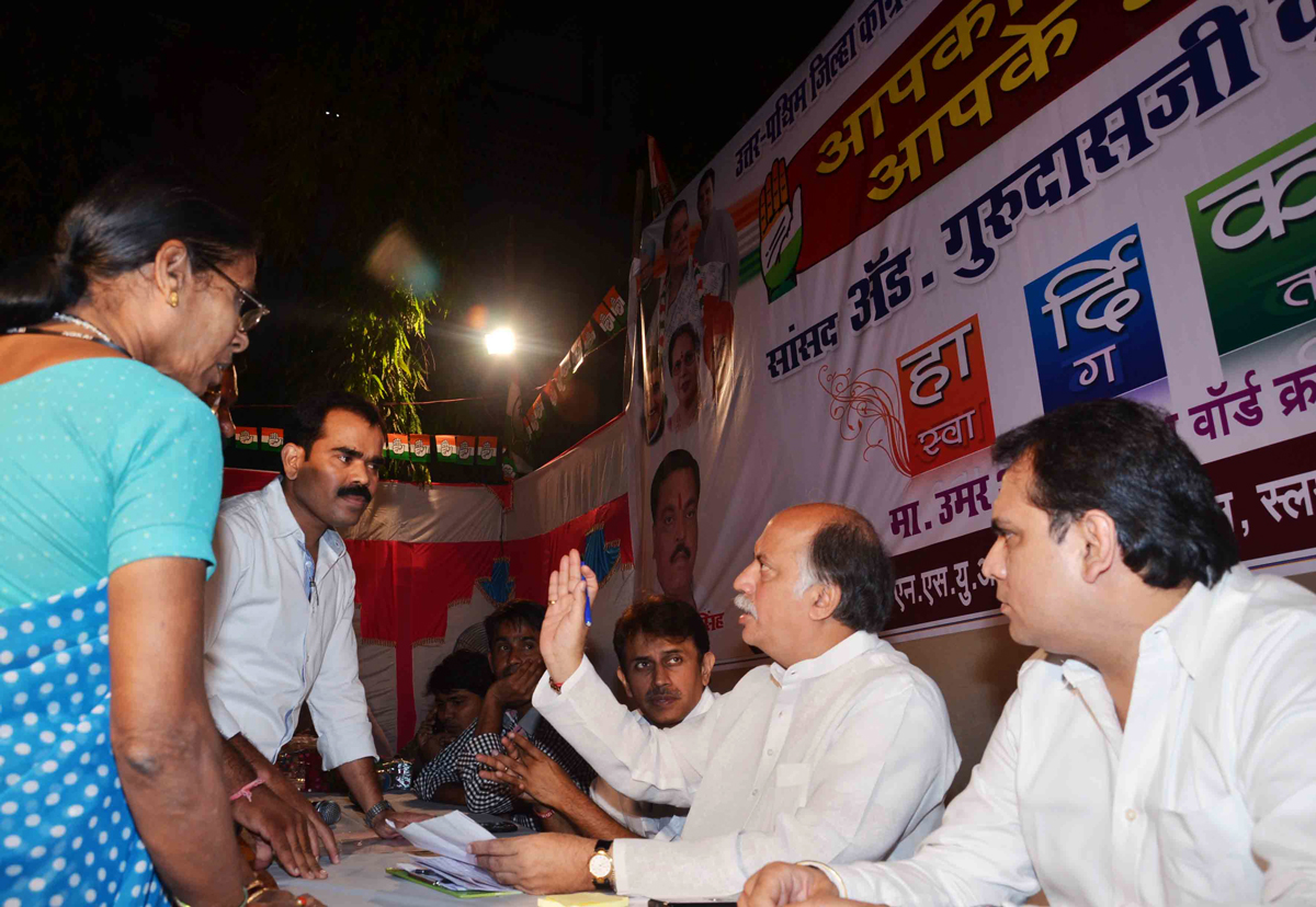 M.P.& EX UNIUON MINISTER GURUDAS KAMAT JANSAMPARK ABHIYAAN AT GOREGAON (E).