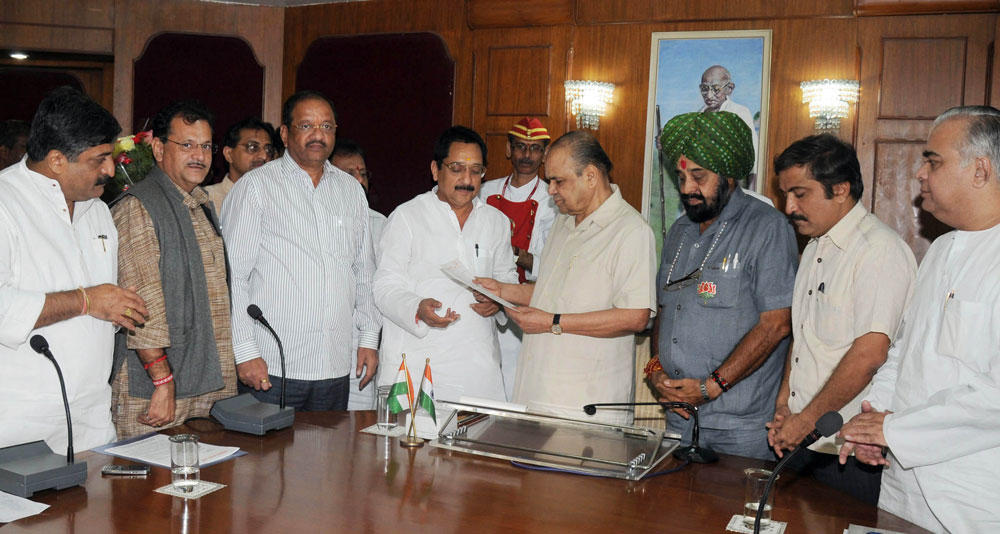 Govener of Maharastra K. Shankarnarayanan (2nd from right) reciews memorandum from Mumbai BJP Public representatives regarding the hike and irregularities in the power tariff from Reliance Infra (energy) and Tata Power in Mumbai at Raj Bhavan.
