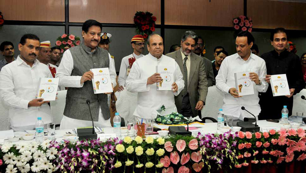 GOVERNOR K. SANKARNARAYANA,CHIEF MINISTER PRITHVIRAJ CHAVAN & Dy.CHIEF MINISTER AJITDADA PAWAR AT PUNE.