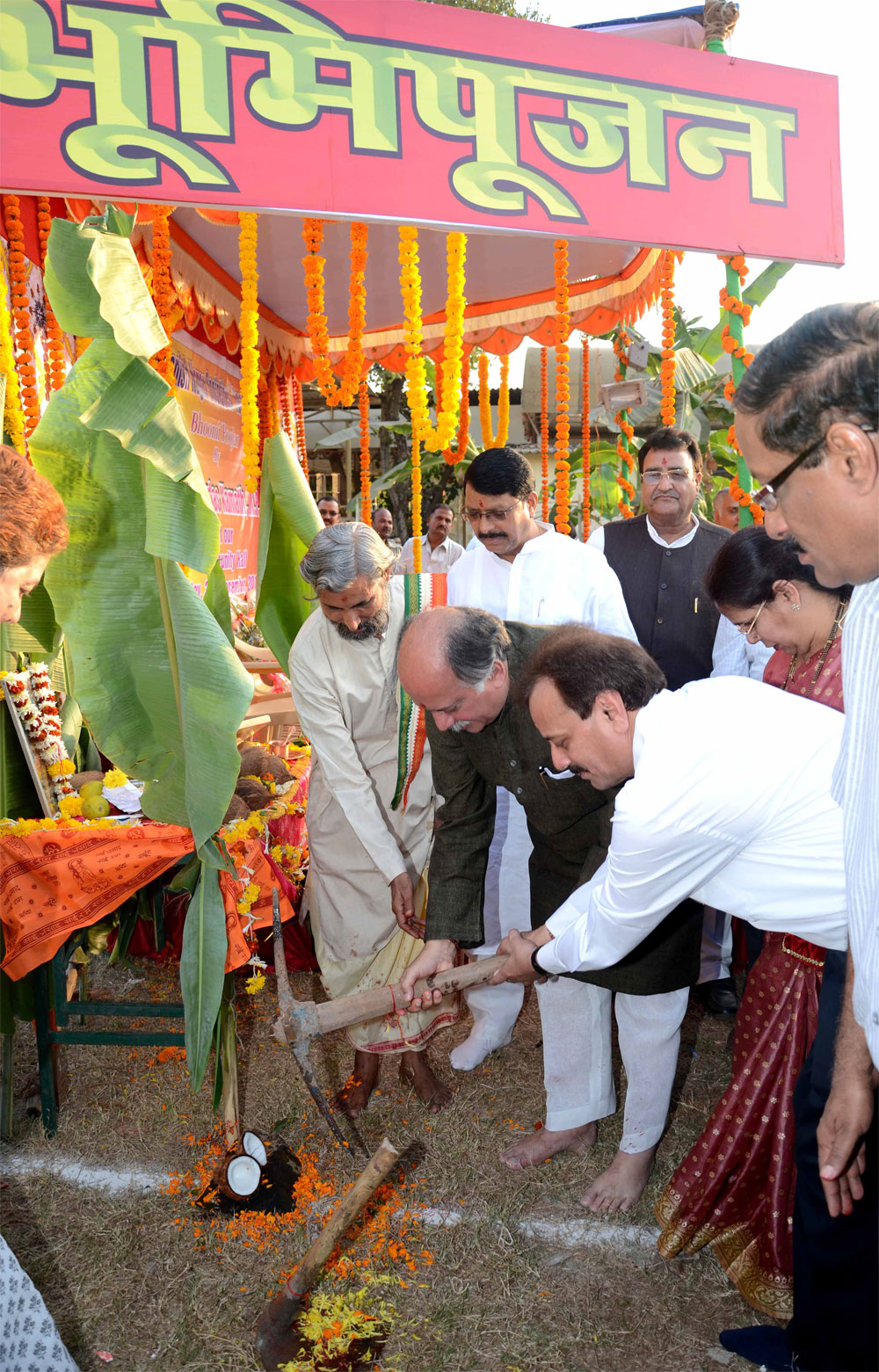 EX.MINISTER & MP.GURUDAS KAMAT ON OCCASION OF BHOOMIPUJAN OF WELFARE CENTER AT MANISH NAGAR ANDHERI WEST.
