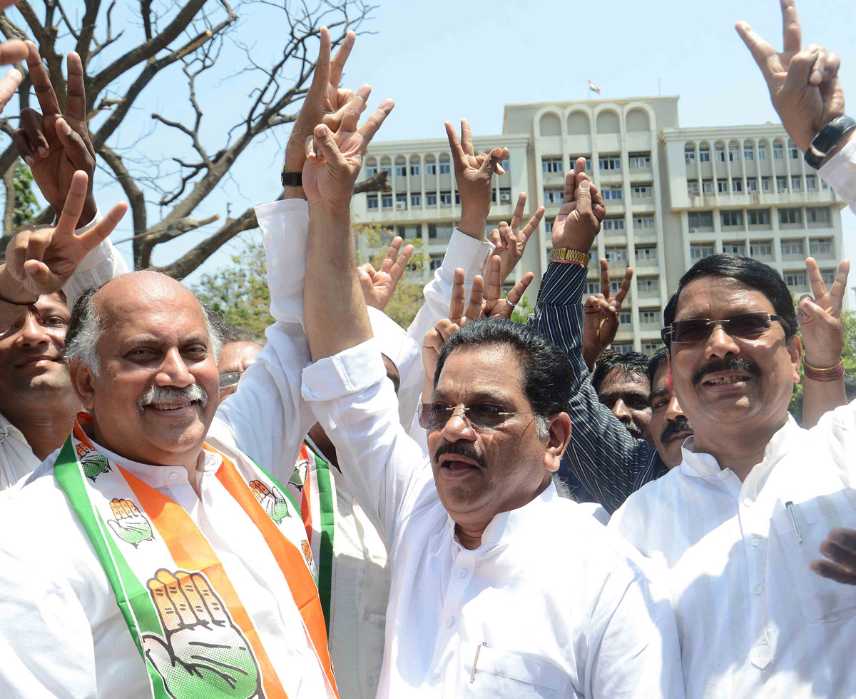 Congress/NCP/PRP (Kawade)/ Republican Party of India (Democratic) Alliance MP.Candidate Gurudas Kamat Filed his Nomination Form at Bandra Dist.Administrative Collector Office.