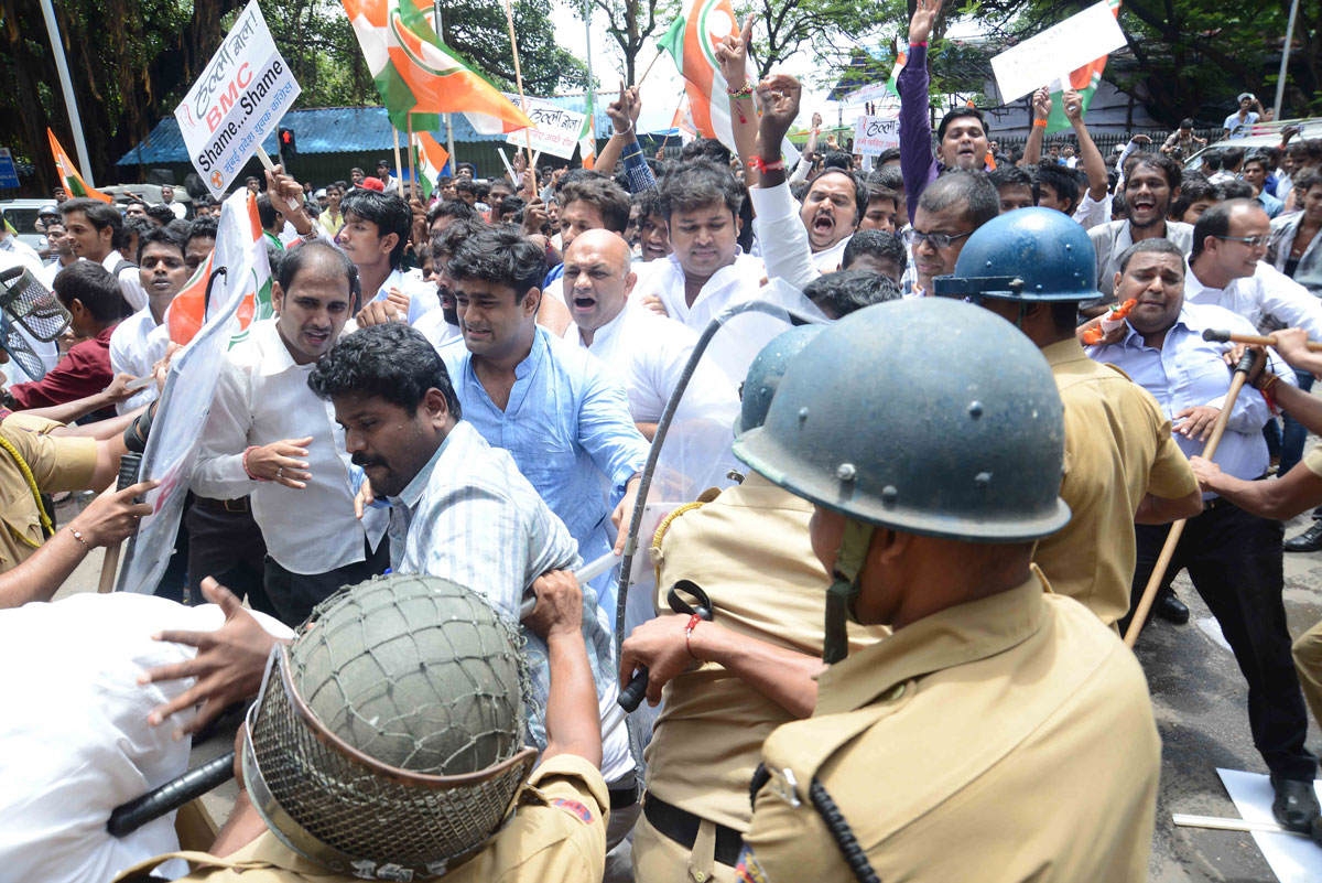 Mumbai Youth Congress Protest Against BMC at Azad Maidan.