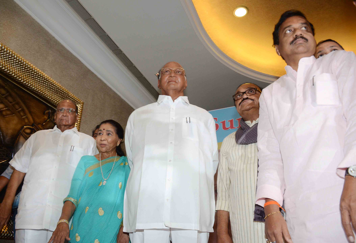 The Unveiling Ceremony of the "Wax Model" of Hon'ble Sharad Pawarji & Asha Bhosaleji at MCA Lounge in Wankhede Stadium.