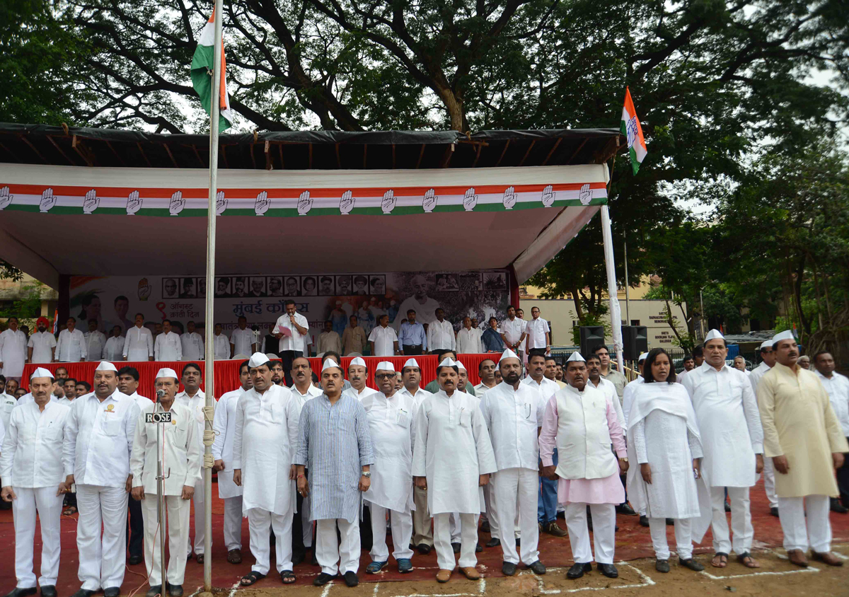 Congress Leader's Homage to Krantiveer's on Occasion of Kranti Din at August Kranti Maidan Gawalia Tank.