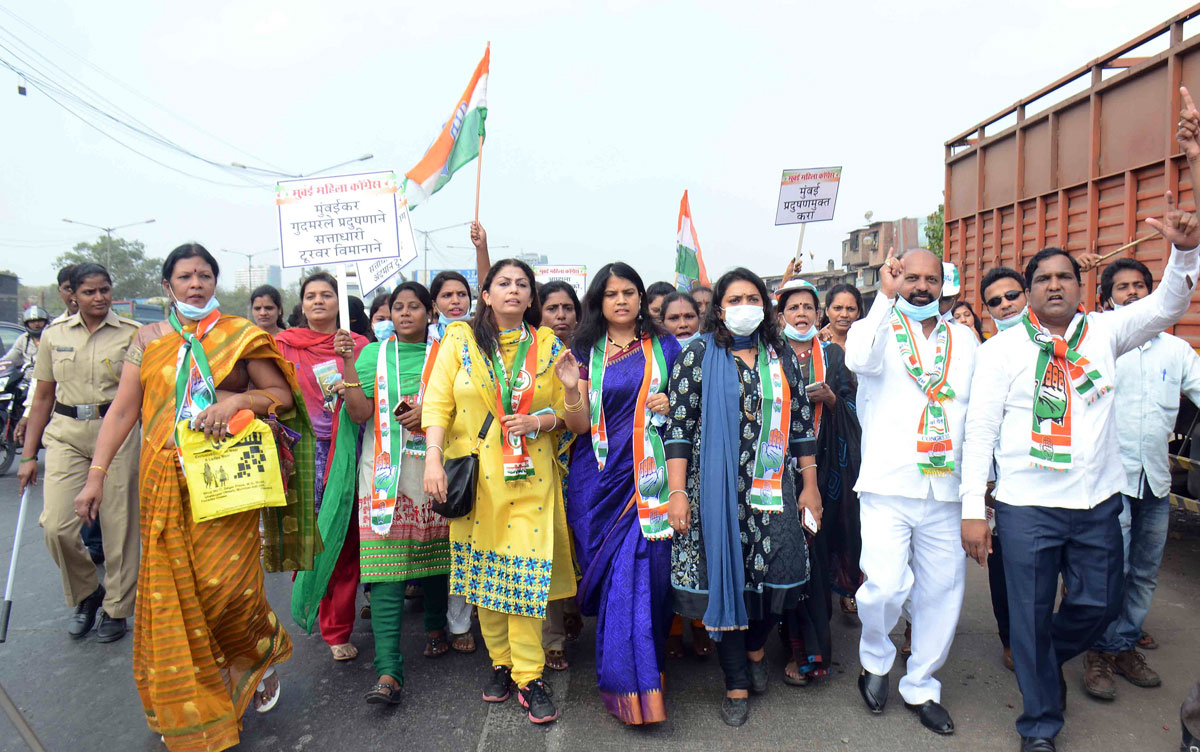 Mumbai Mahila Congress"Peace Protest March" with Mask against BJP Shivsena Govt.on Issue of Fire at Deonar Dumping Ground.