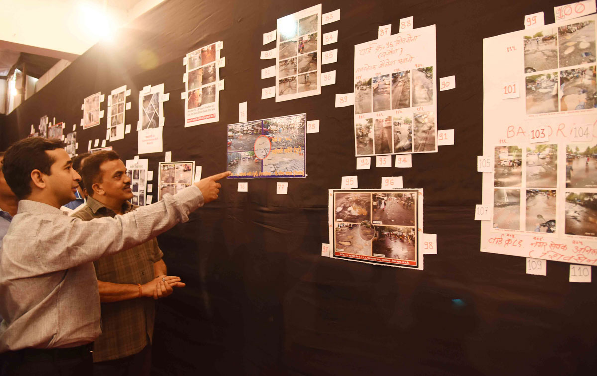 Mumbai Poth Holes Exihibition by MLA Nitesh Rane at Marathi Patrakar Sangh Azad Maidan.