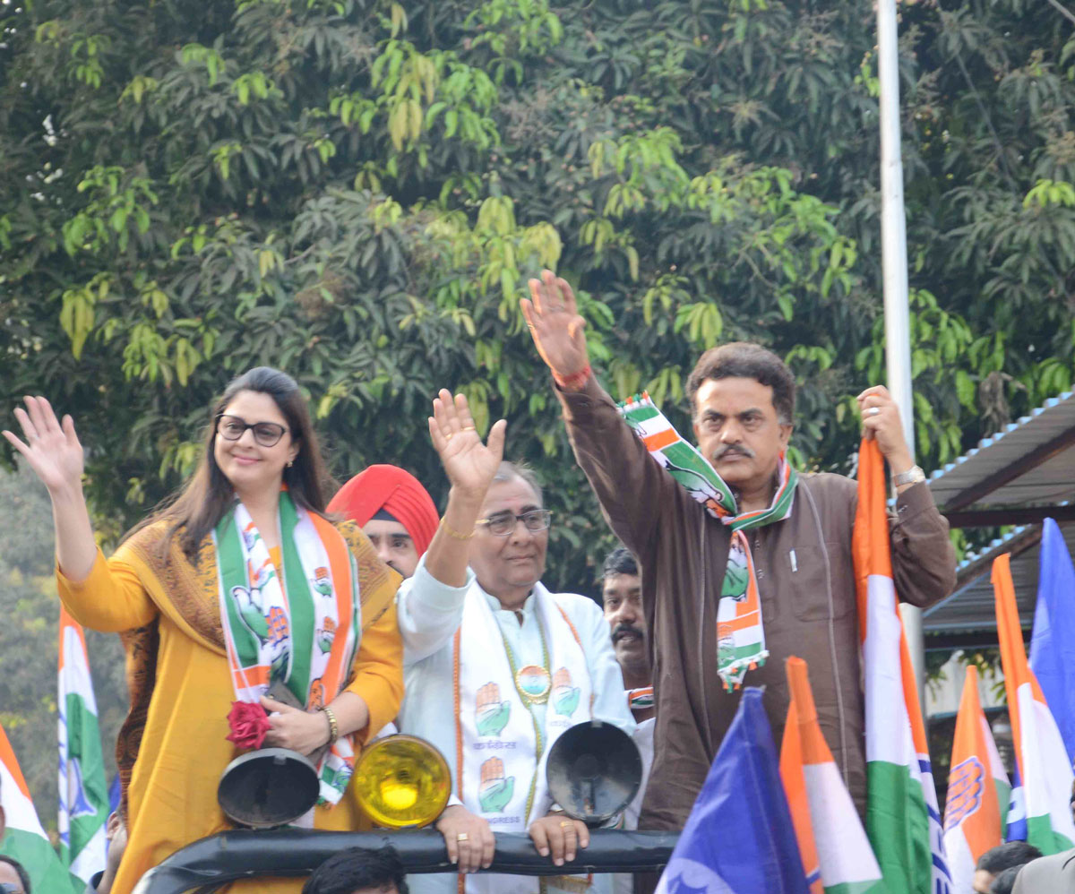 MRCC President Sanjay Nirupam & Cine Star Nagma during Election Campaign Rally in Mumbai.