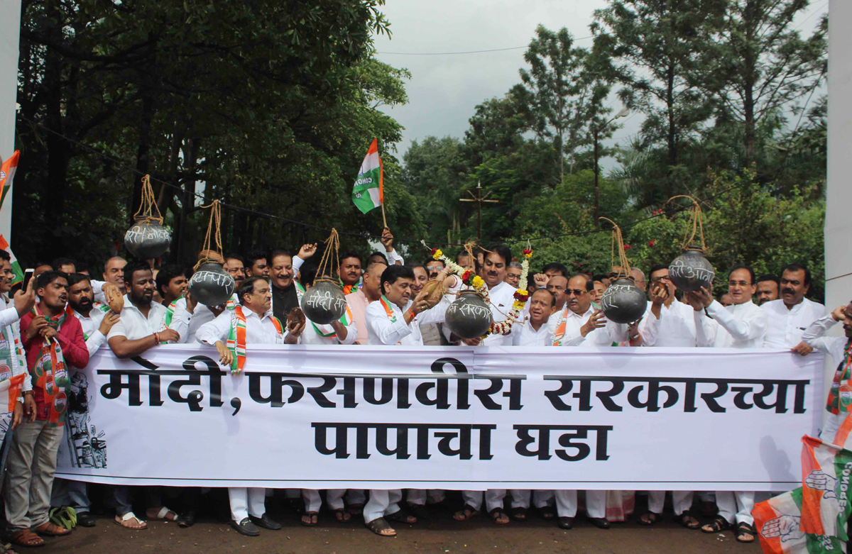4th Day Maharashtra State Congress Jan-Sangharsh Yatra at Karad.