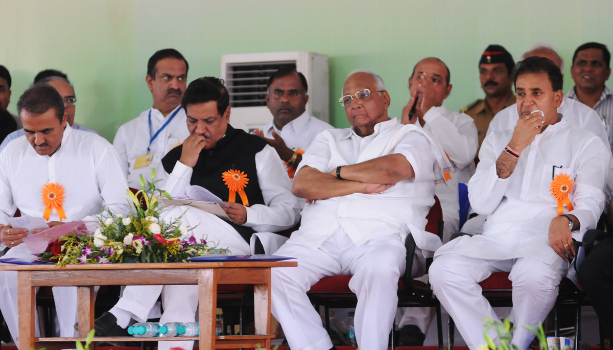 UNION MINISTER SHARD PAWAR,CHIEF MINISTER PRITHVIRAJ CHAVAN AT BHANDARA .