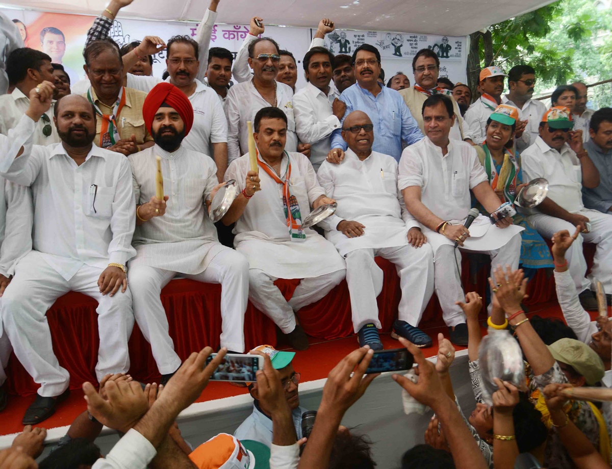 Mumbai Congress Protest Against "Suit Boot Ki Sarkar".