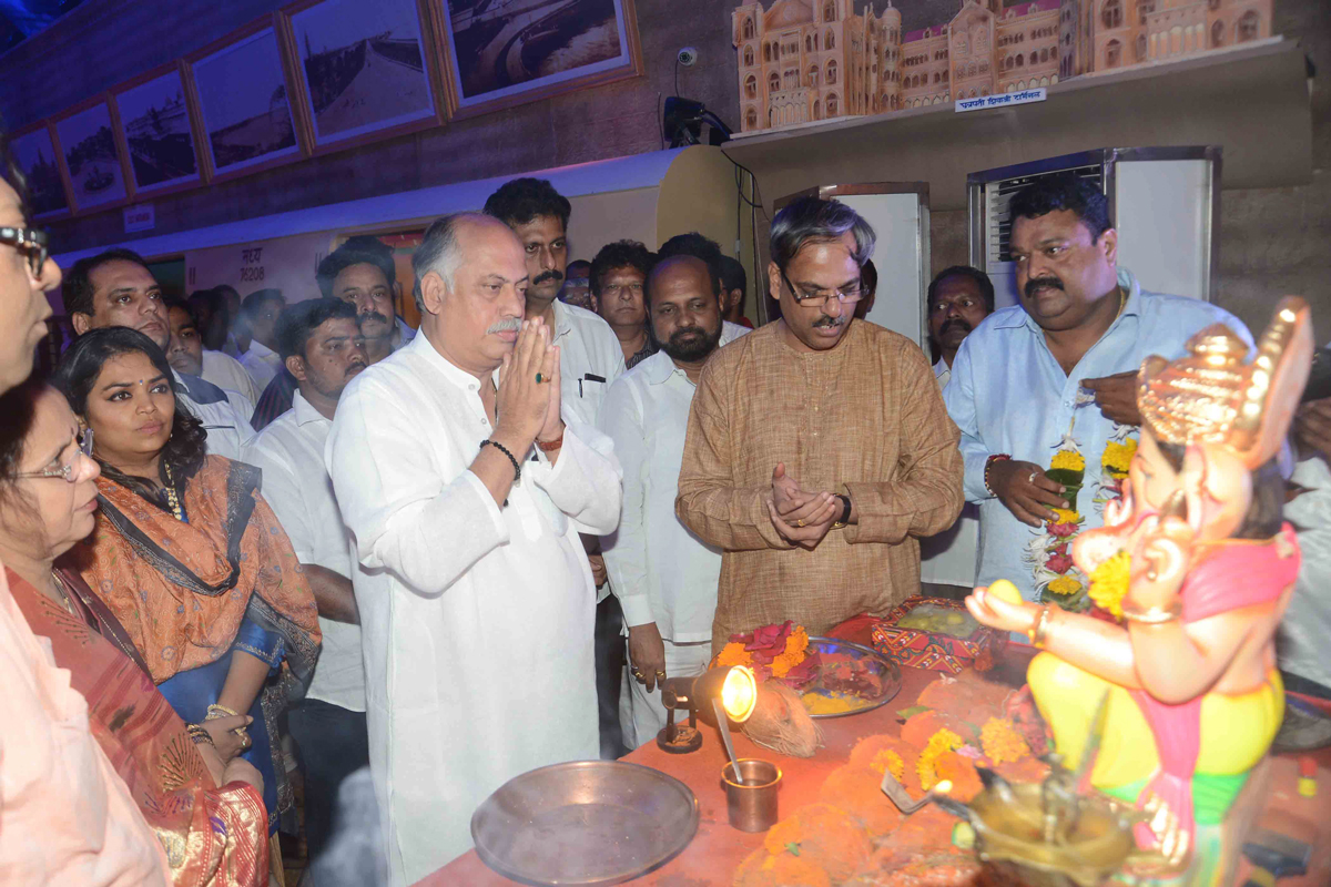 AICC Gen.Sec.Gurudas Kamat Ganpati Darshan at Andheri.