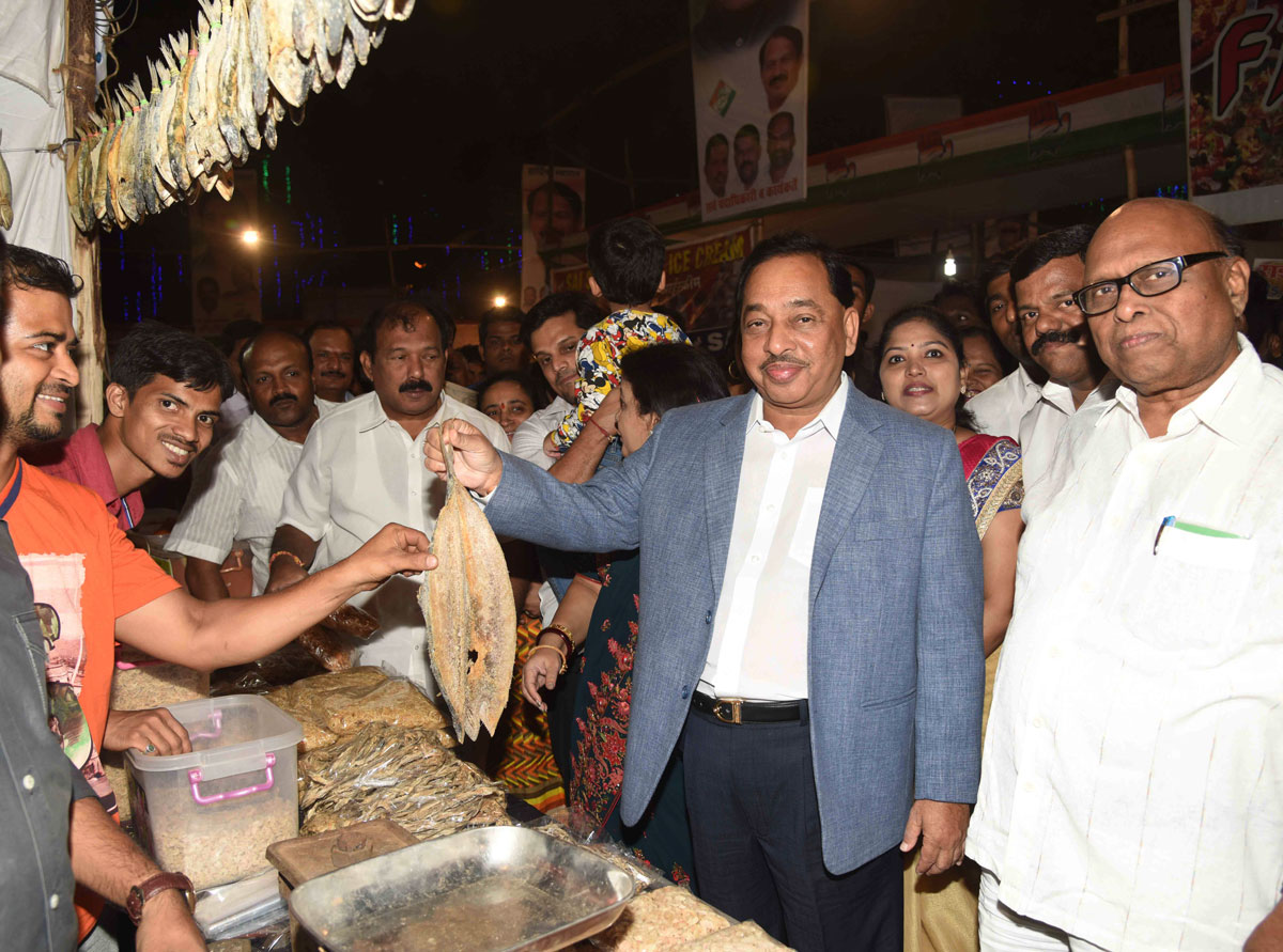 Ex.CM Congress Senior Leader Narayanrao Rane visit "Malwani Jatra Mahotsav"at Naigaon Dadar.