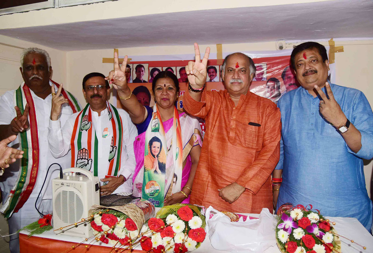 Congress Party Leader Gurudas Kamat during Election Campaign at Andheri.