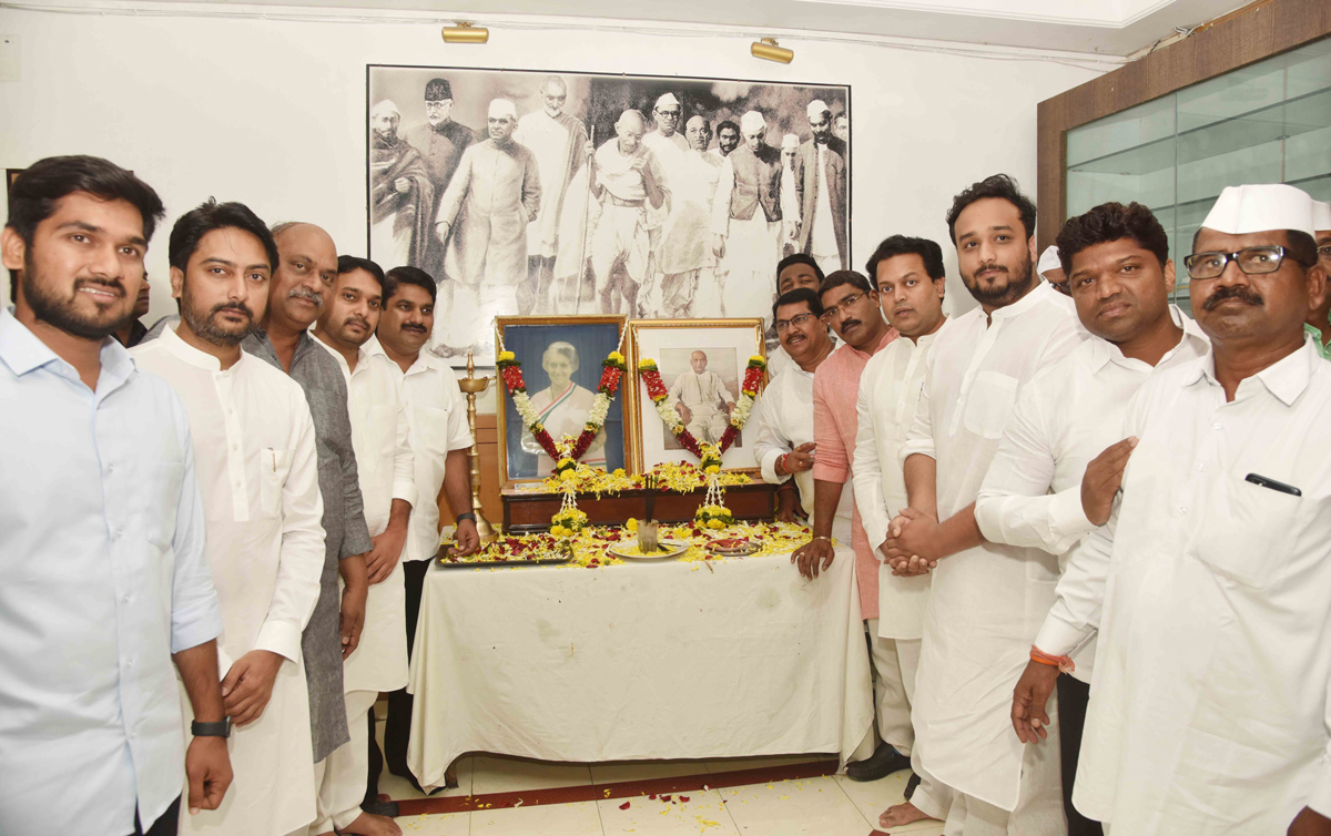 MPCC Newly Elected MLA's Paying Tribute to Indiraji Gandhi on her Death Anniversary  & Sardar Patelji Jayanti at Tilak Bhavan.