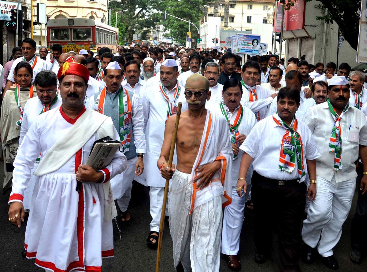 CONGRESS PARTY RALLY FROM BHAVANS COLLAGE TO AUGUST KRANTI MAIDAN ON OCCASION CONGRESS STATE PRESIDENT MANIKRAO THAKRE,M.P.& EX UNION MINISTER MURLI DEORA.