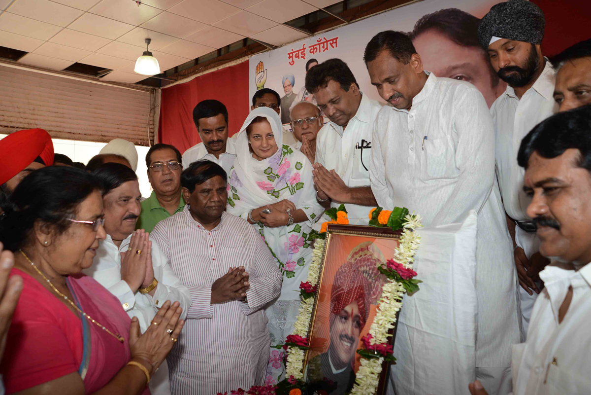 TRIBUTE TO LATE EX.CHIEF MINISTER & EX UNION MINISTER VILASRAO DESHMUKH ON HIS BIRTH ANNIVESARY BY MRCC IN MUMBAI.