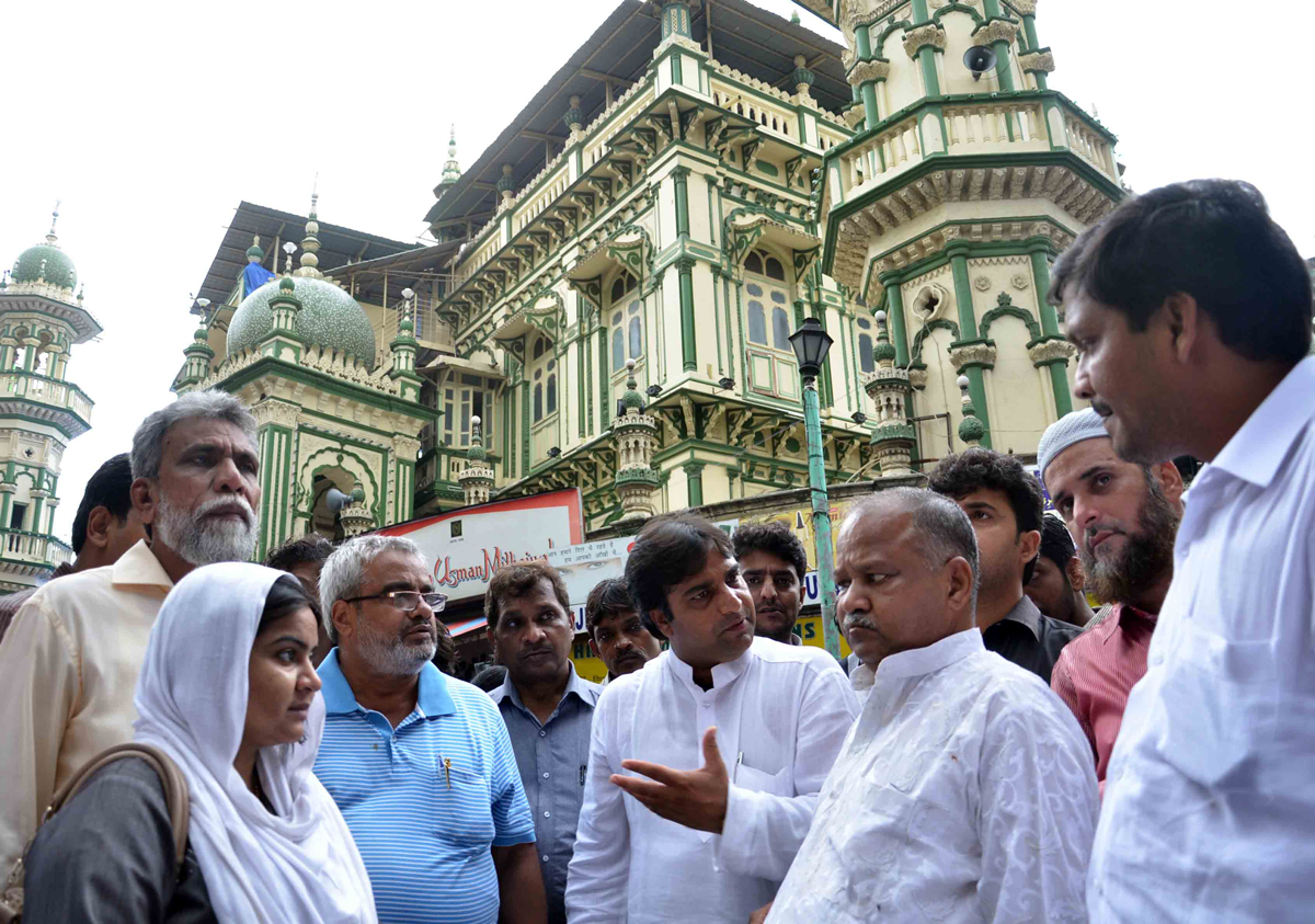 SOUTH MUMBAI CONGRESS PARTY MUSLIM CORPORATERS ON SURVEY IN MUSLIM AREA"S BEFORE RAMZAN.