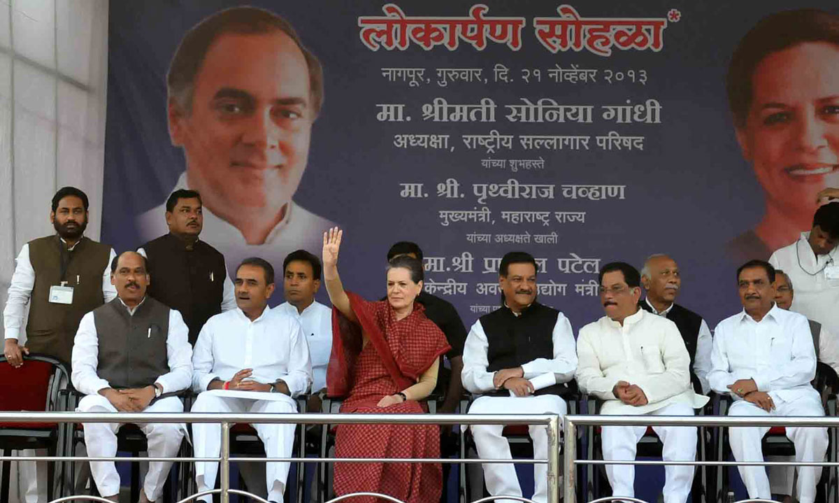 UPA CHAIRPERSON SMT.SONIYA GANDHI LAUNCH RAJIV GANDHI JIVANDAI AROGYA YOJNA CARD AT NAGPUR.