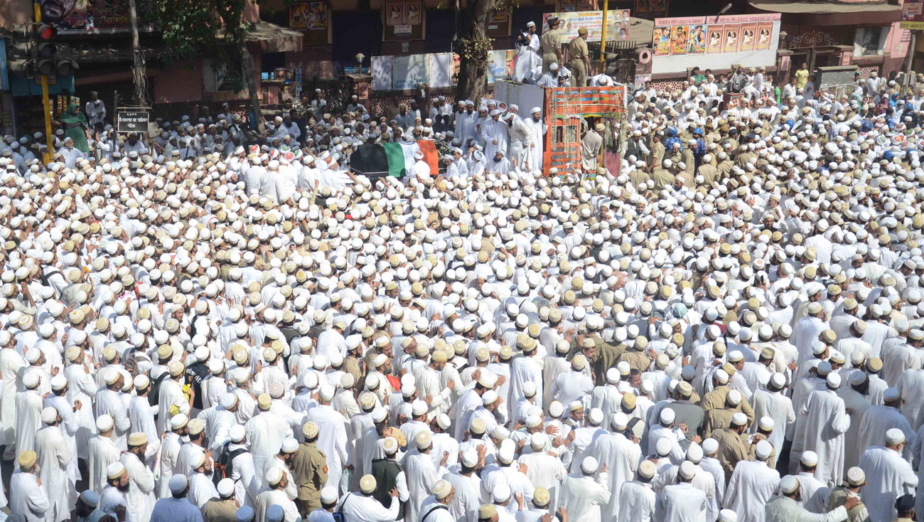 Dawoodi Bohra Community Saheb Dr.Syedna Mohammed Burhanuddin Tays Funeral In Mumbai At Bohri Mohalla.
